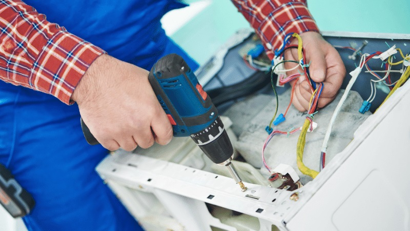 Zeytinburnu Hitachi Hitachi çamaşır makinesi kart tamiri – Su almama arızası orijinal parça ile giderildi. - Teknik servis örneği